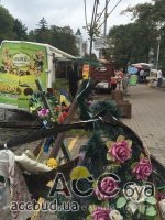 На аллее Героев Небесной Сотни торгуют шаурмой и кофе