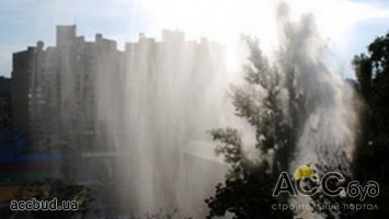 В Киеве на детской площадке появился гейзер